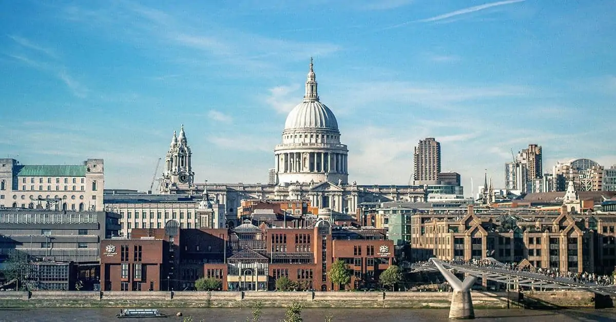 Uncover Central London's Unmissable Gems: Iconic Landmarks and Unparalleled Hotels